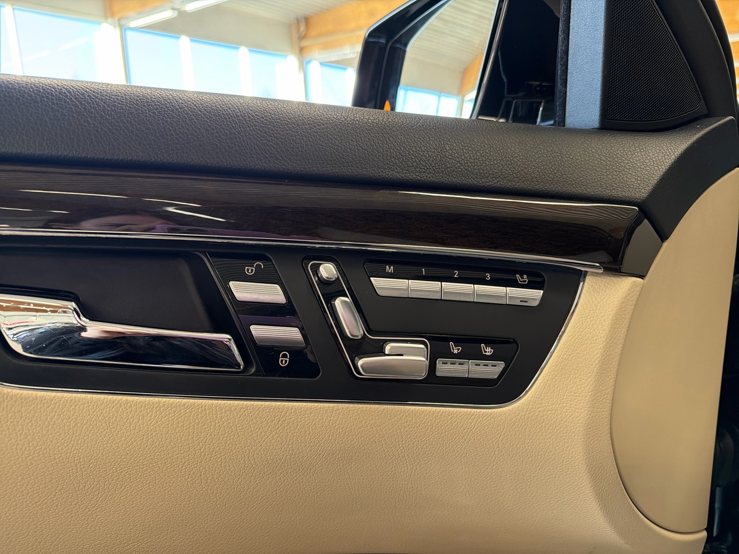 MERCEDES-BENZ S 2011