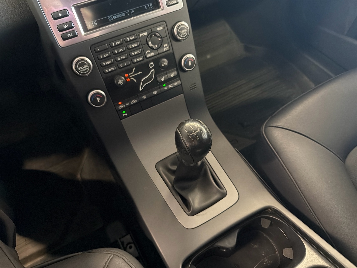 VOLVO V70 2010