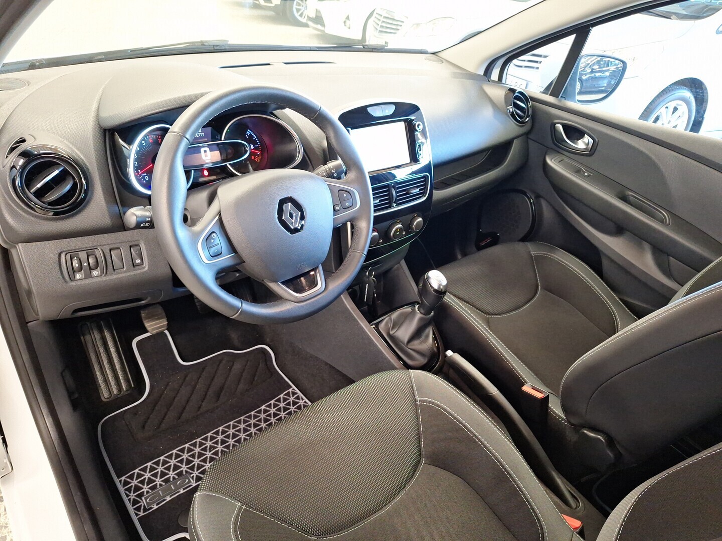 RENAULT Clio 2016