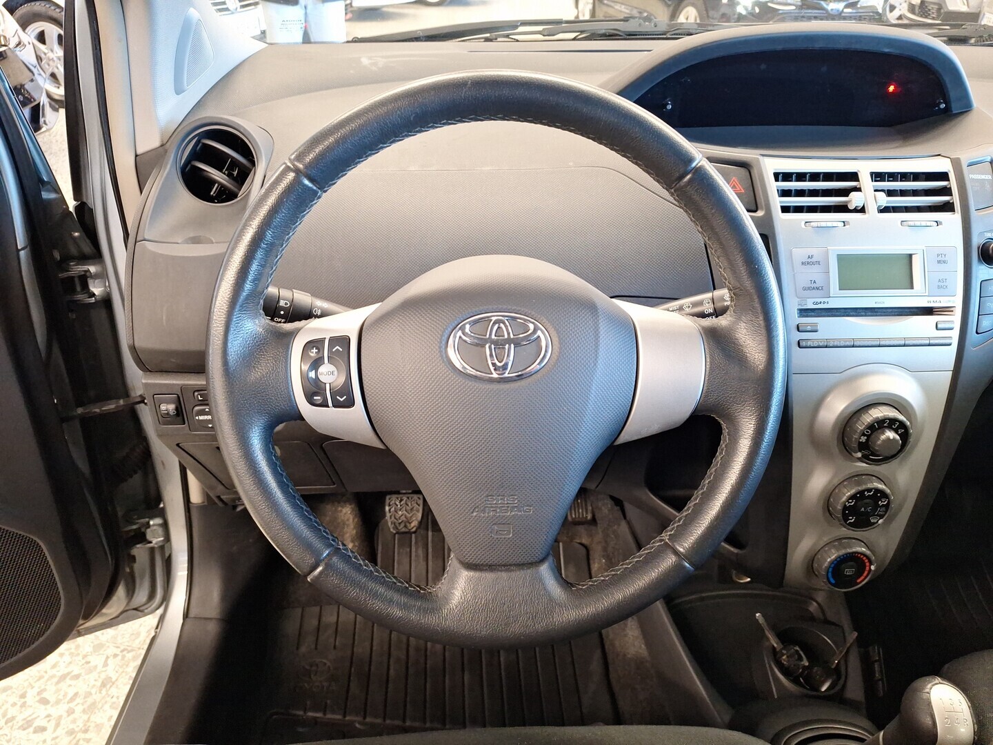 TOYOTA Yaris 2008