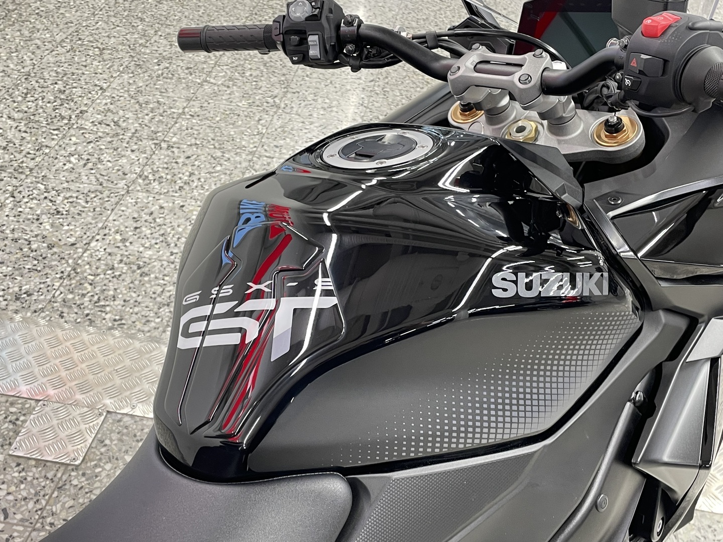 SUZUKI GSX-S 2022