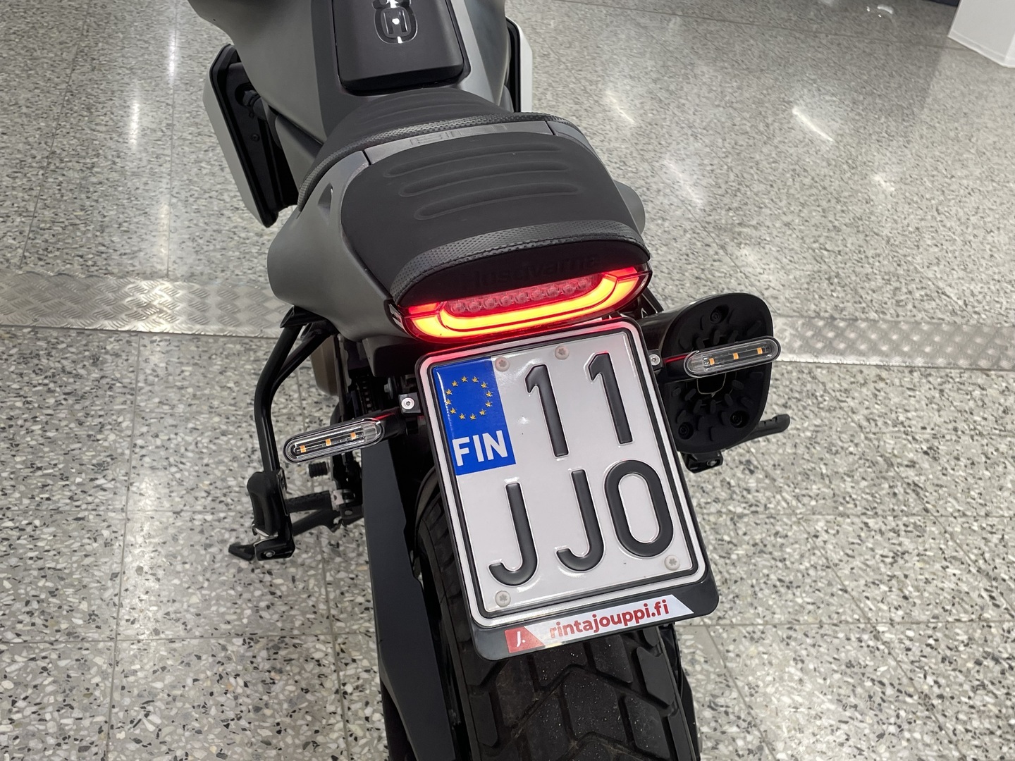 HUSQVARNA SVARTPILEN 2024