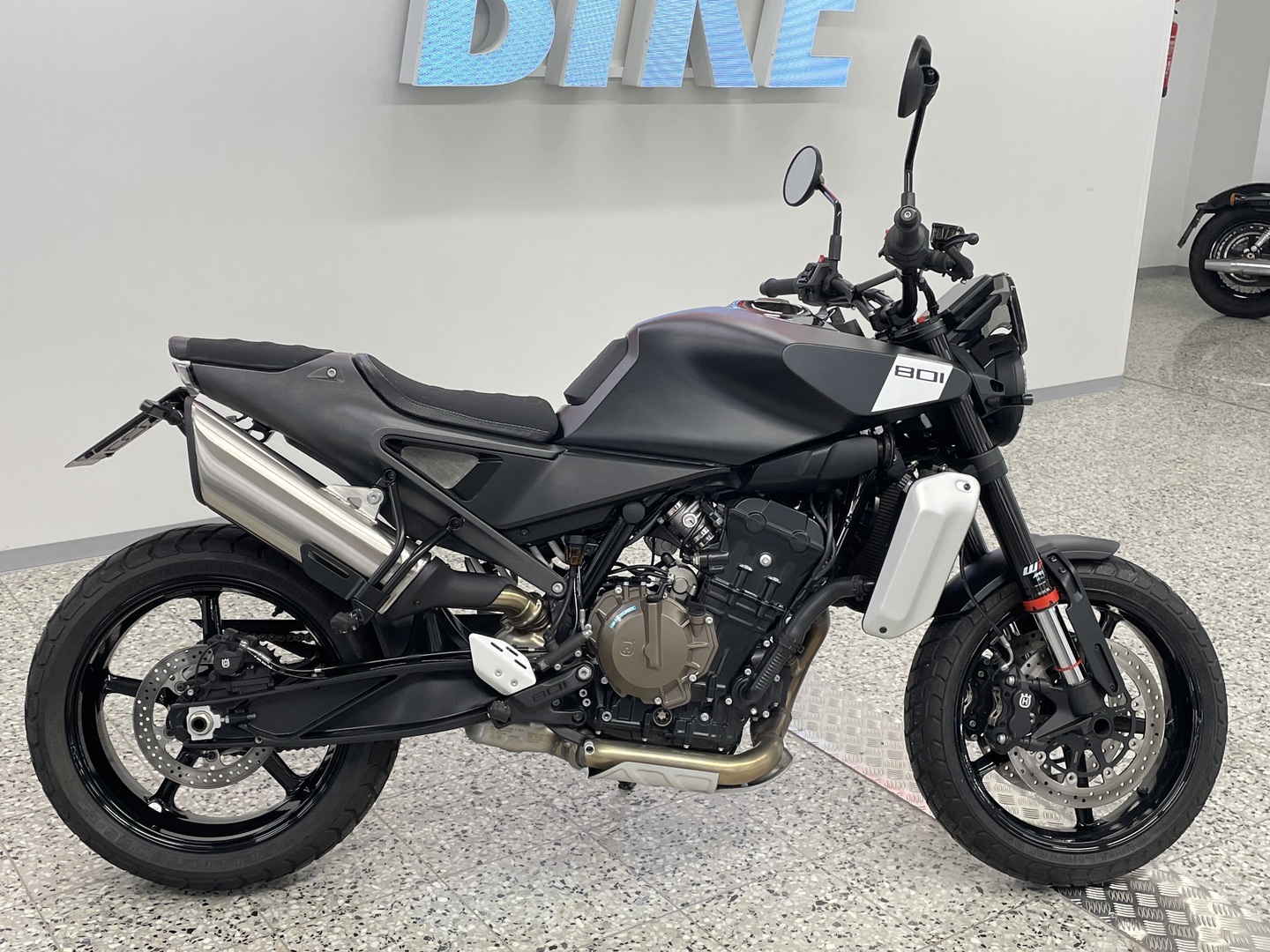 HUSQVARNA SVARTPILEN 2024