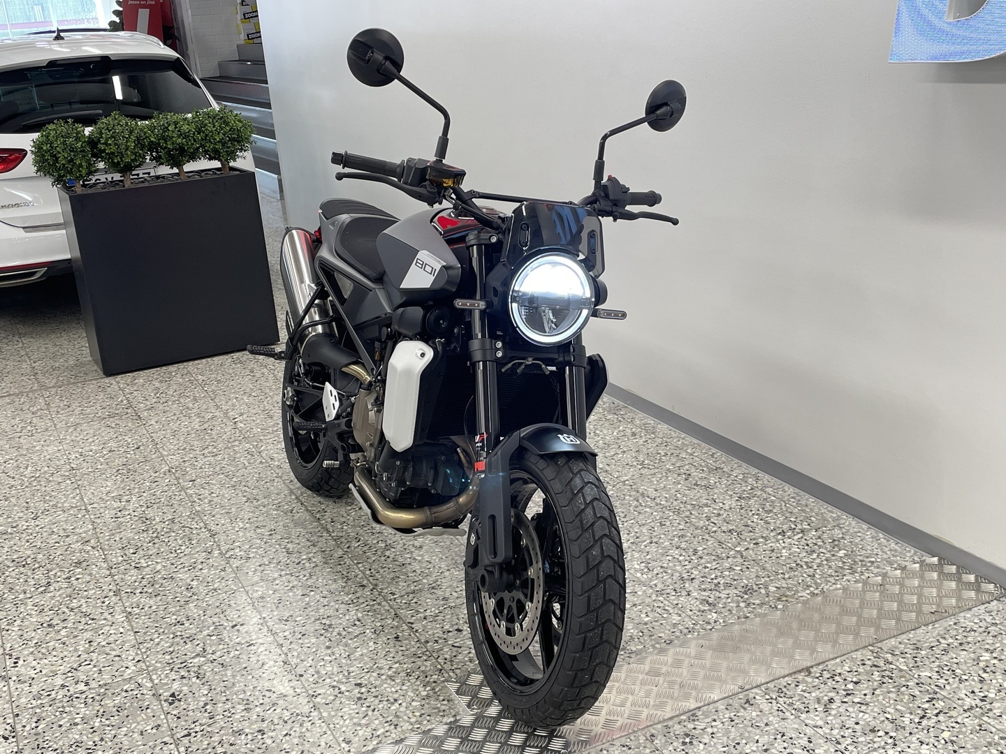 HUSQVARNA SVARTPILEN 2024