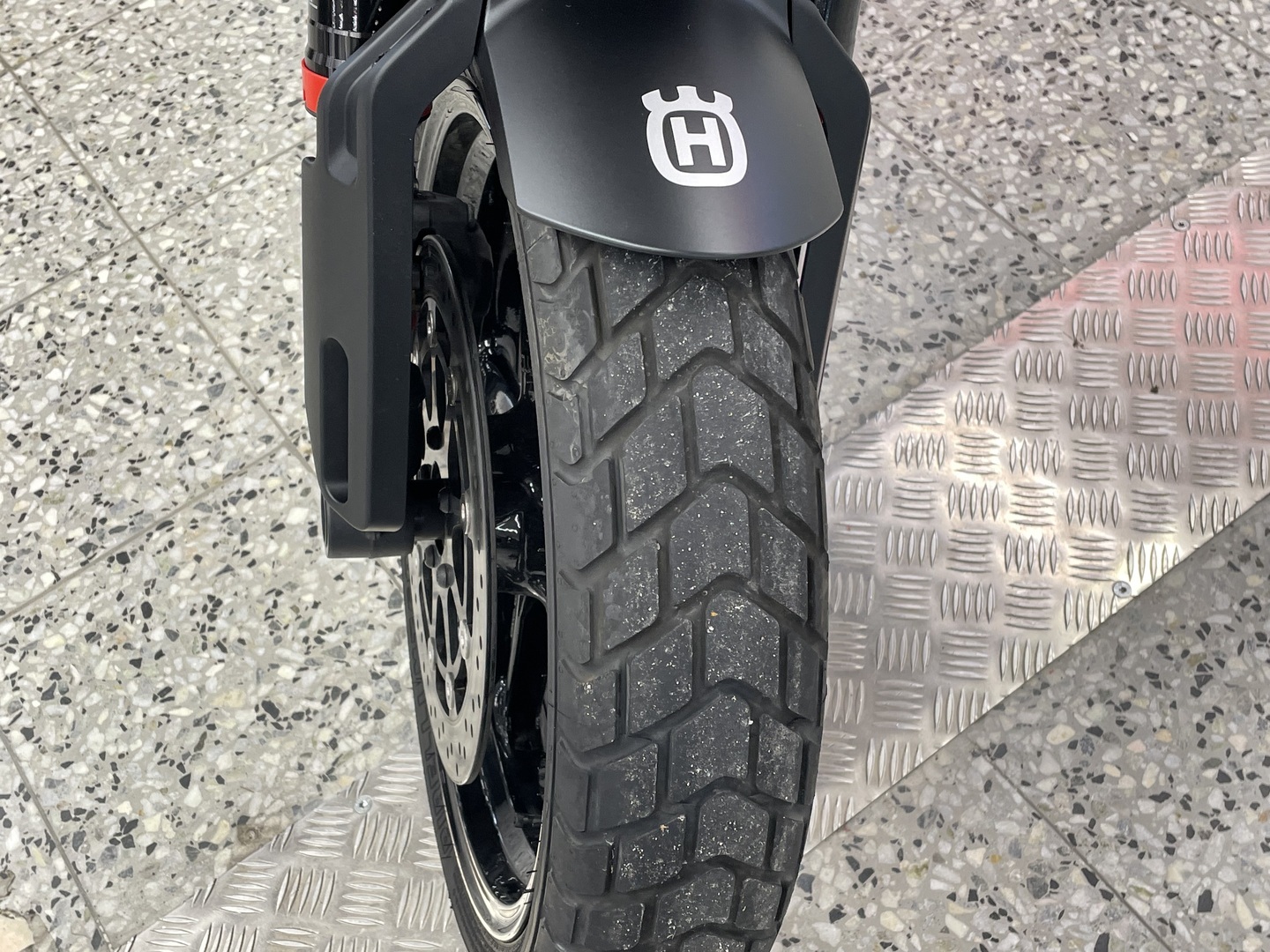 HUSQVARNA SVARTPILEN 2024