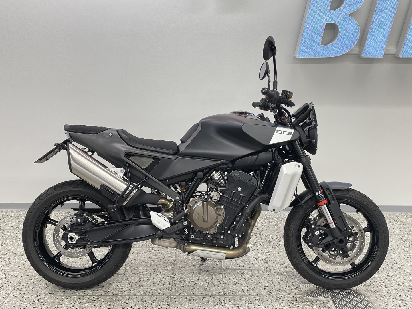 HUSQVARNA SVARTPILEN 2024