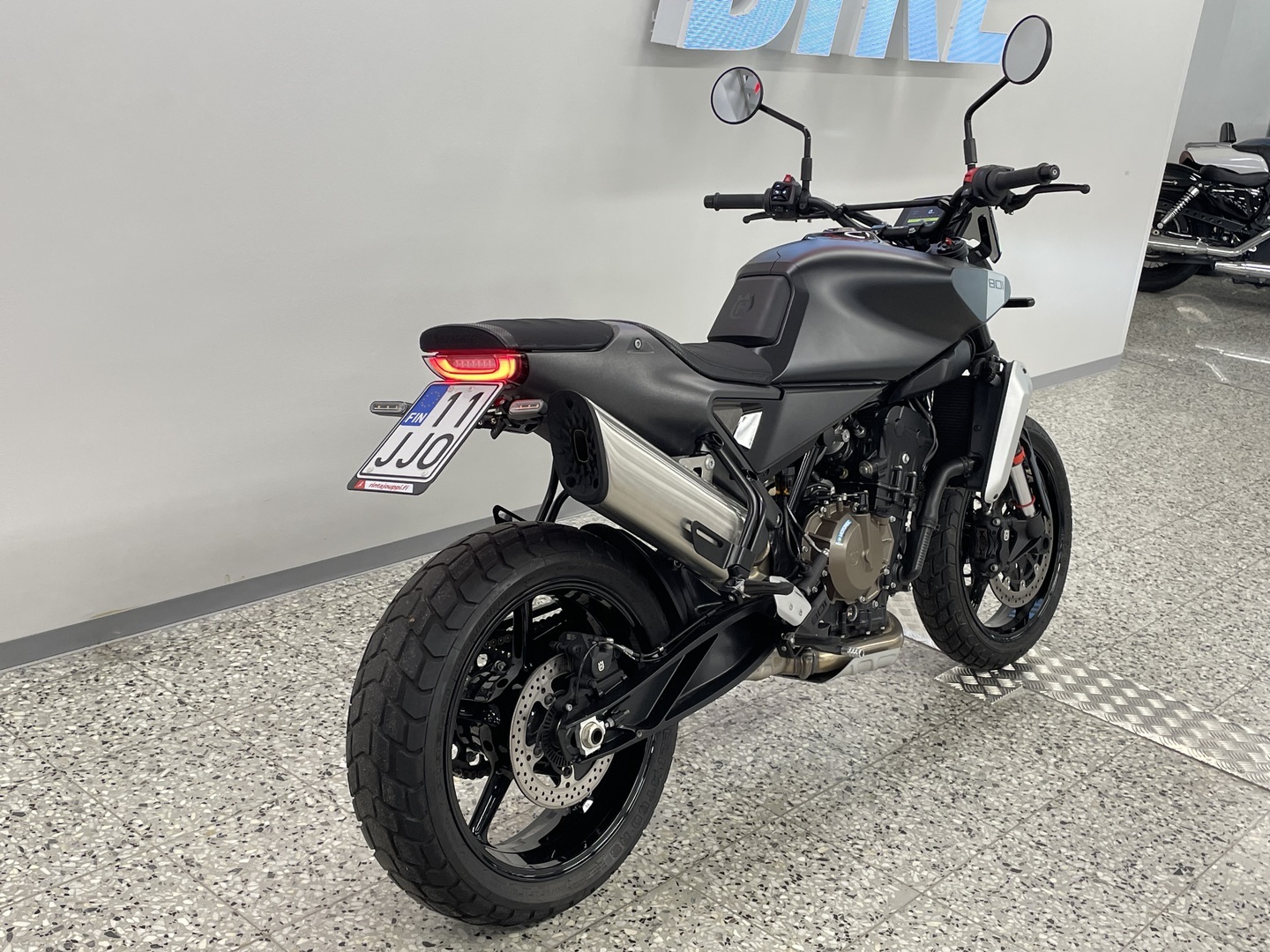 HUSQVARNA SVARTPILEN 2024