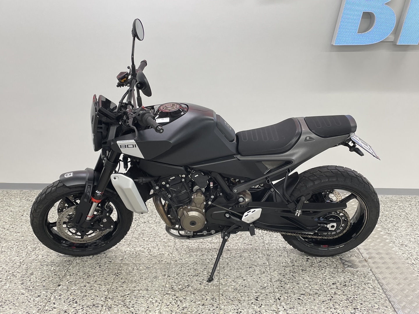 HUSQVARNA SVARTPILEN 2024