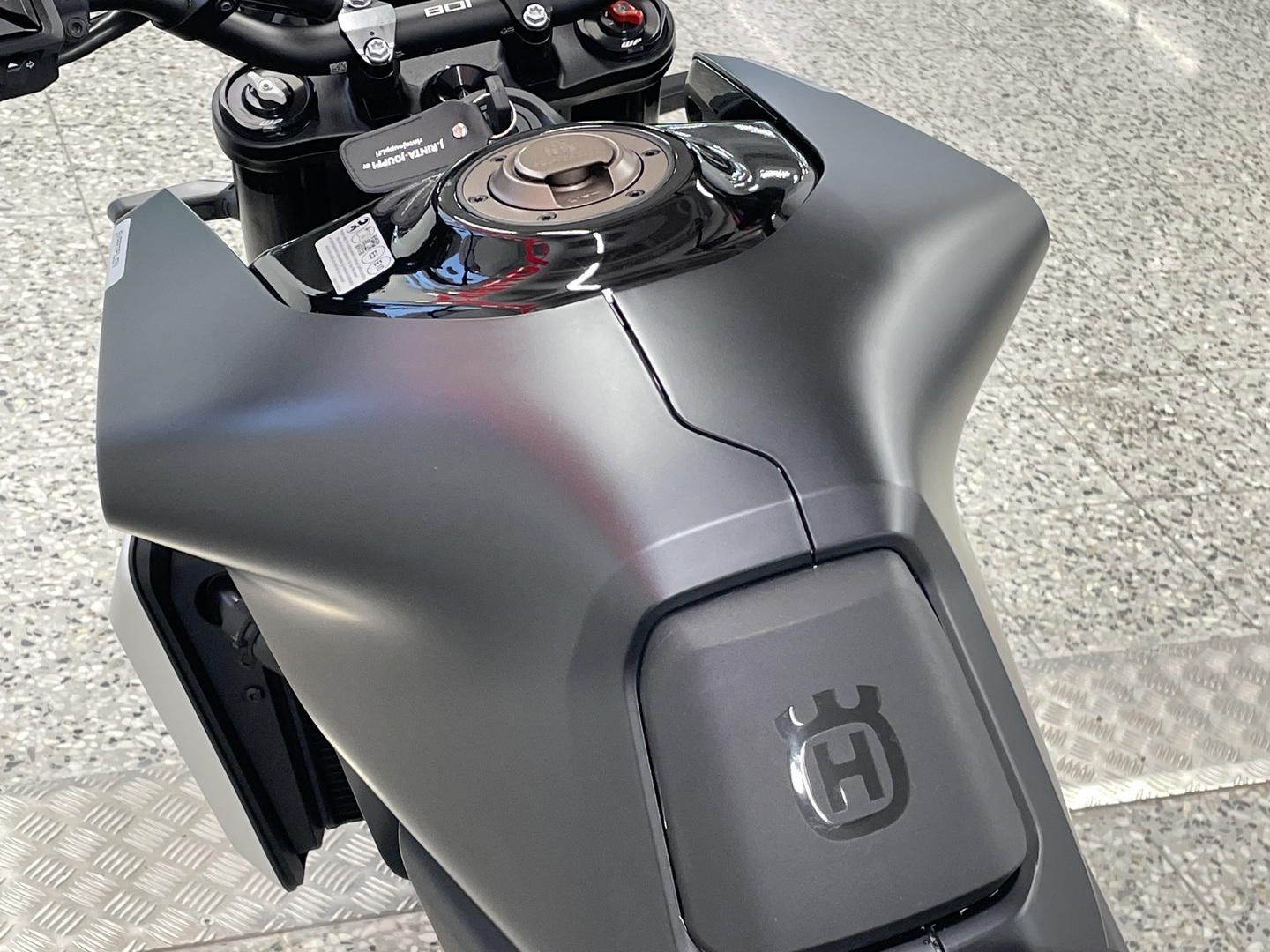 HUSQVARNA SVARTPILEN 2024