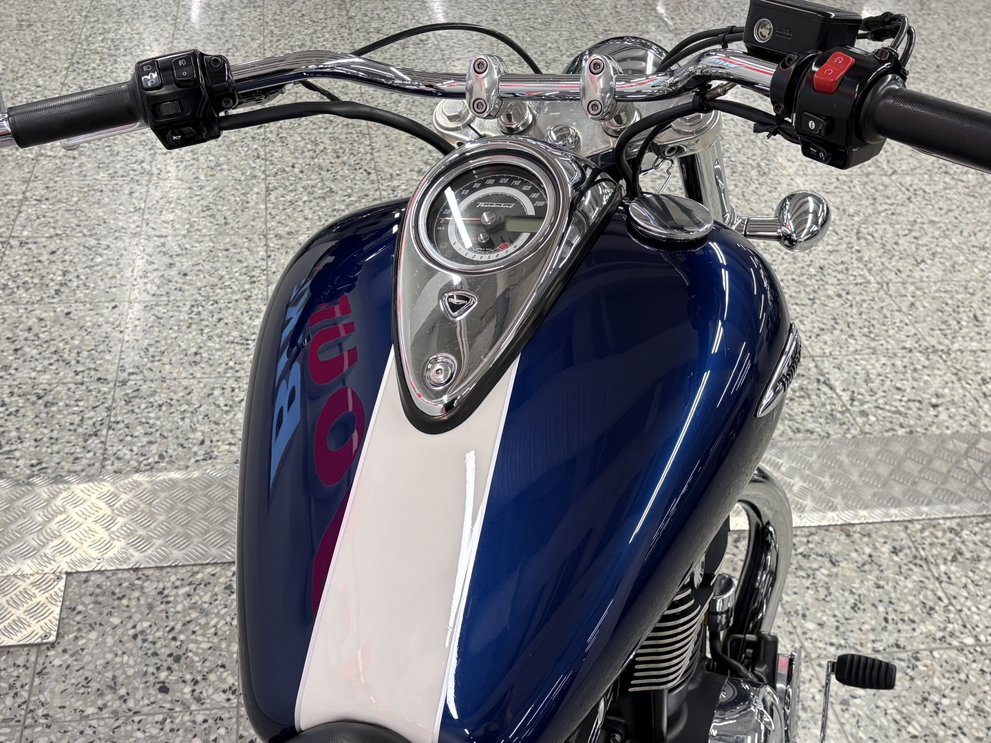 TRIUMPH Thunderbird 2010