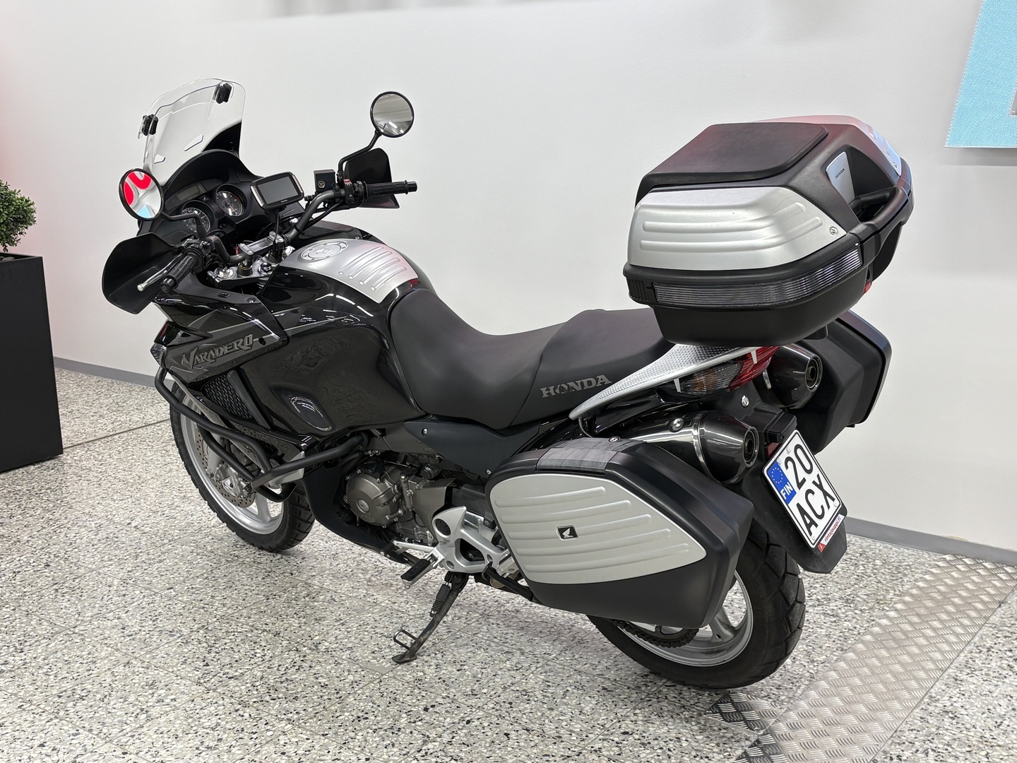 HONDA XL 2011