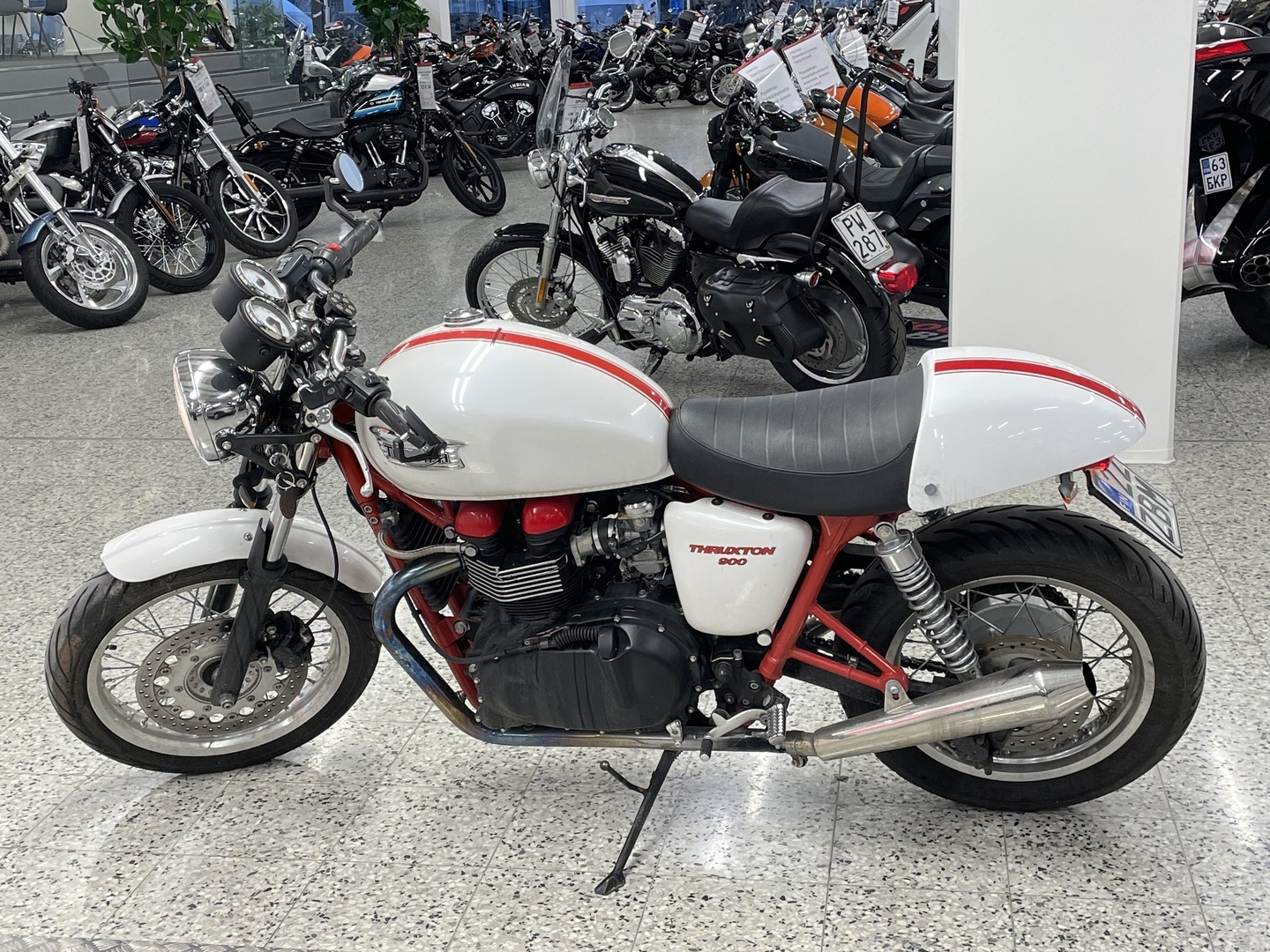 TRIUMPH Thruxton 2011