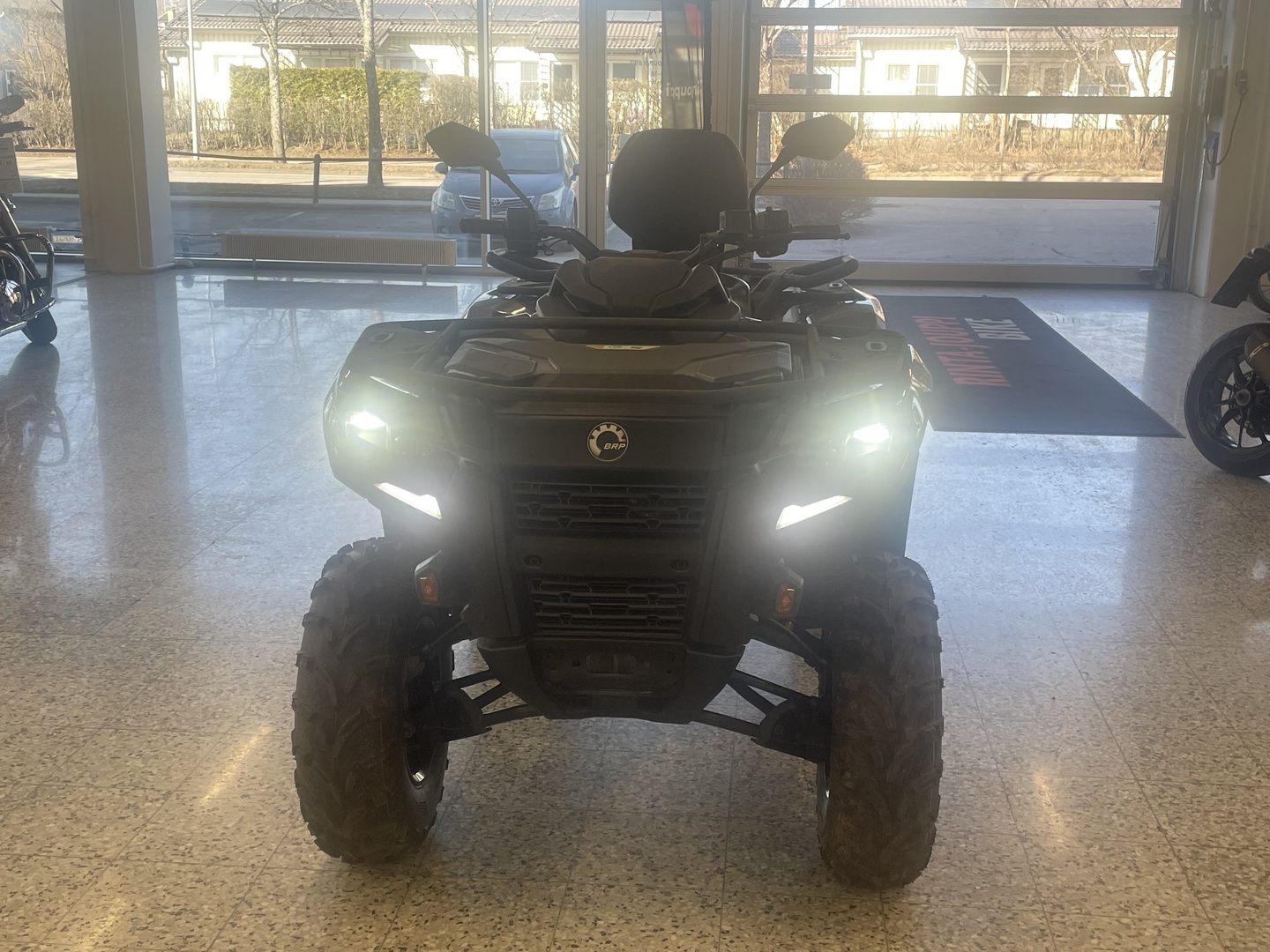 CAN-AM OUTLANDER 2024