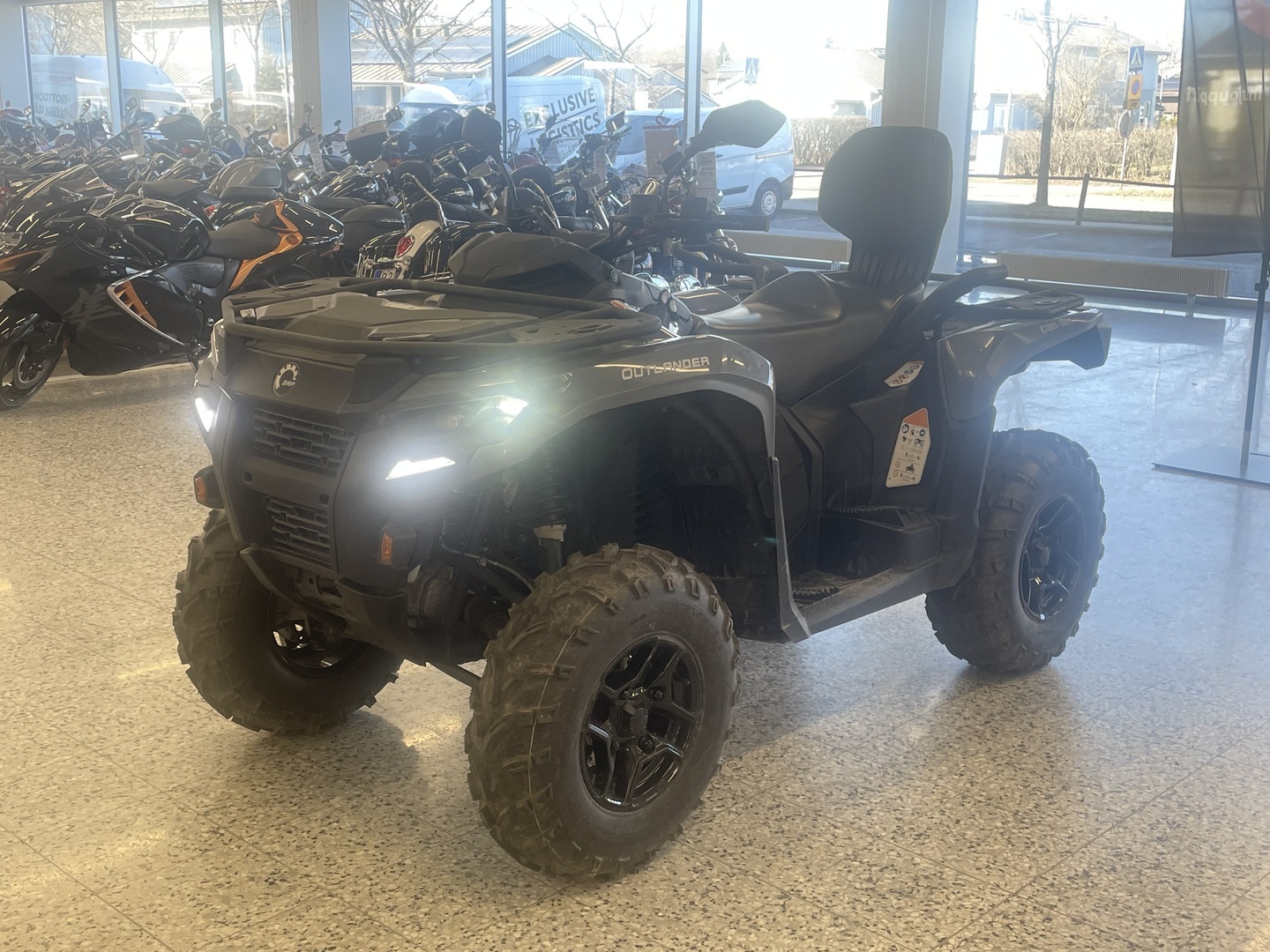 CAN-AM OUTLANDER 2024