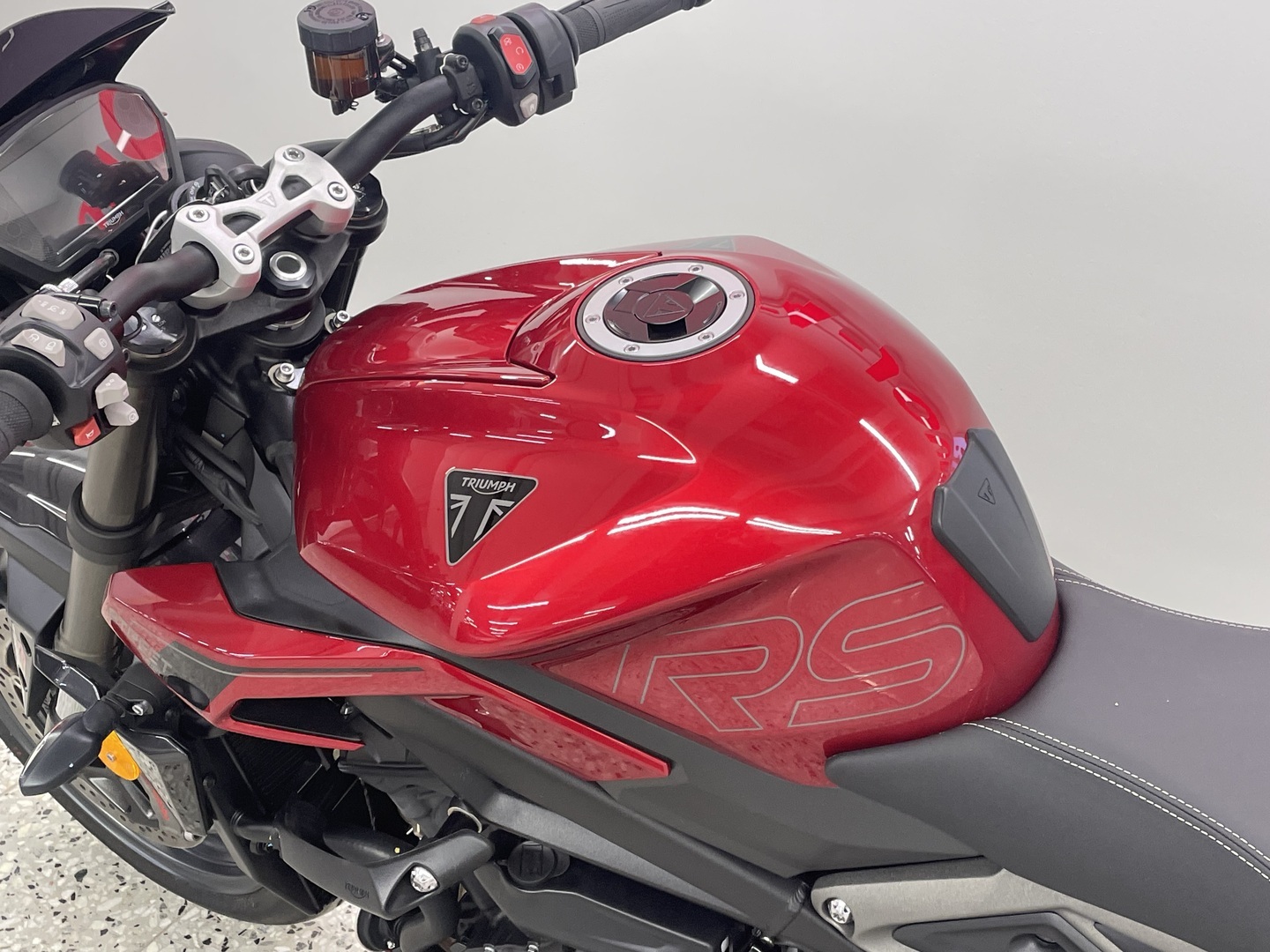 TRIUMPH STREET TRIPLE 2025