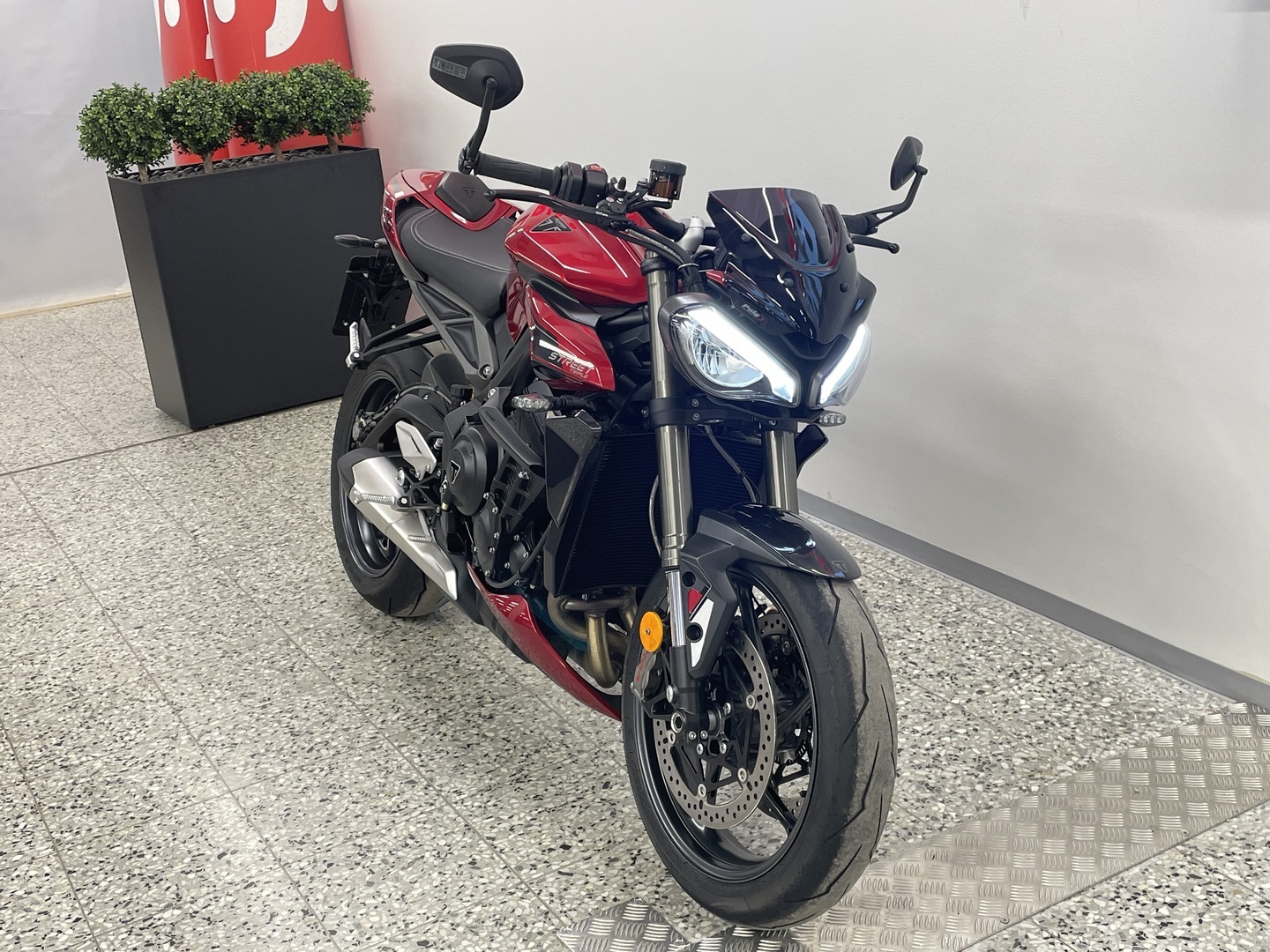 TRIUMPH STREET TRIPLE 2025
