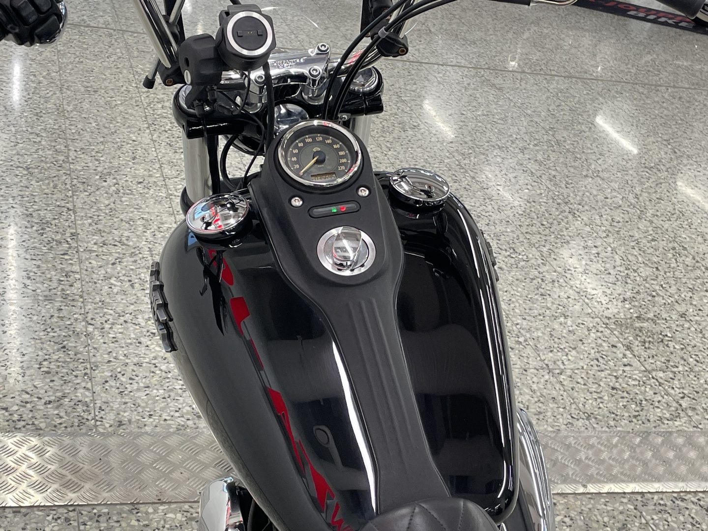 HARLEY-DAVIDSON DYNA 2014