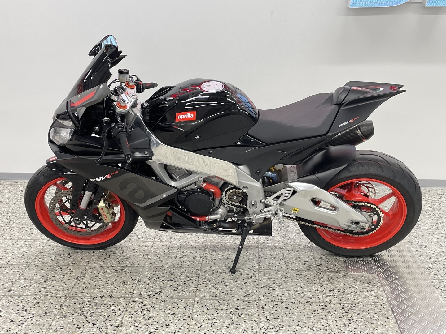 APRILIA RSV4 2011