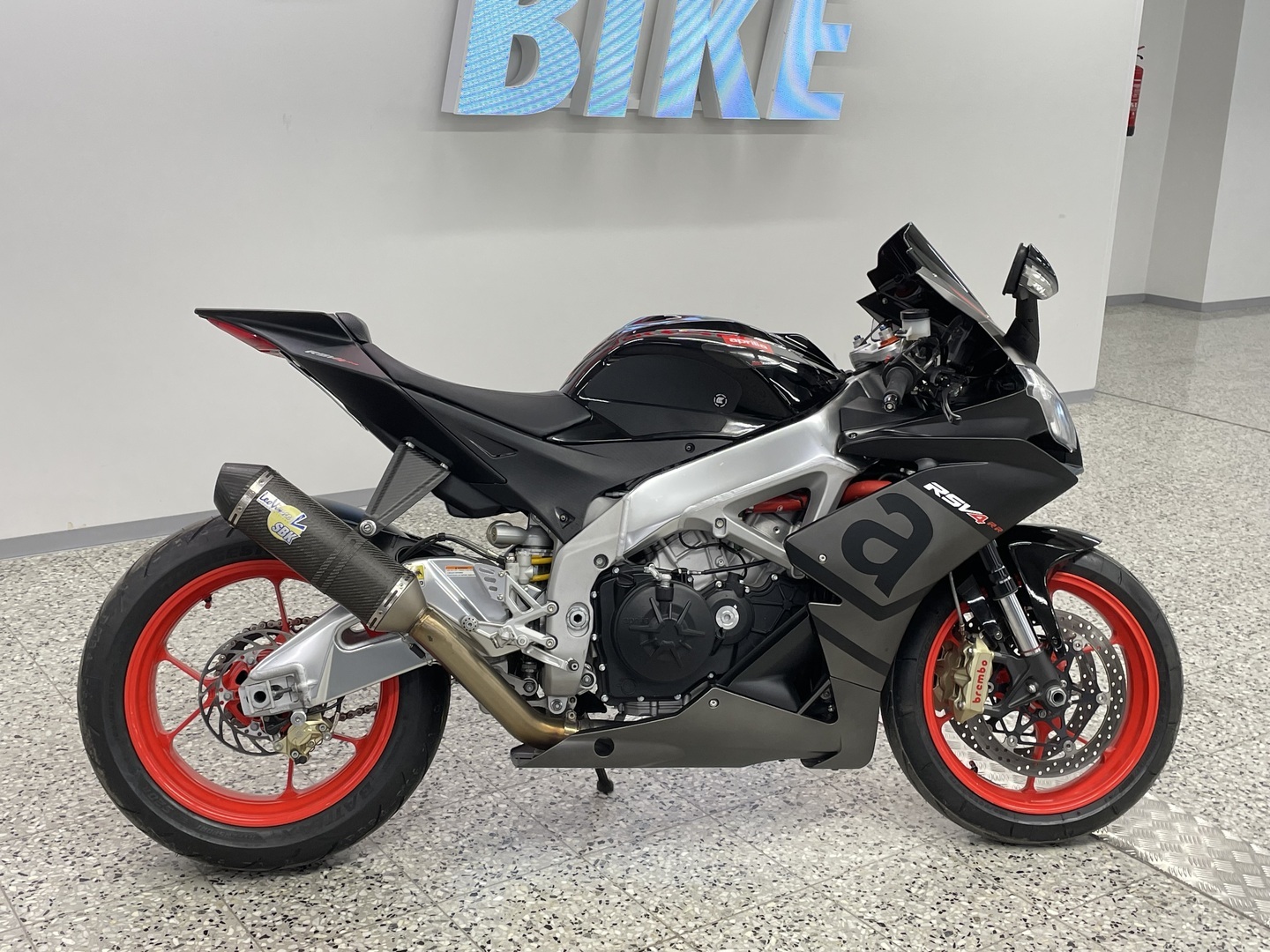 APRILIA RSV4 2011
