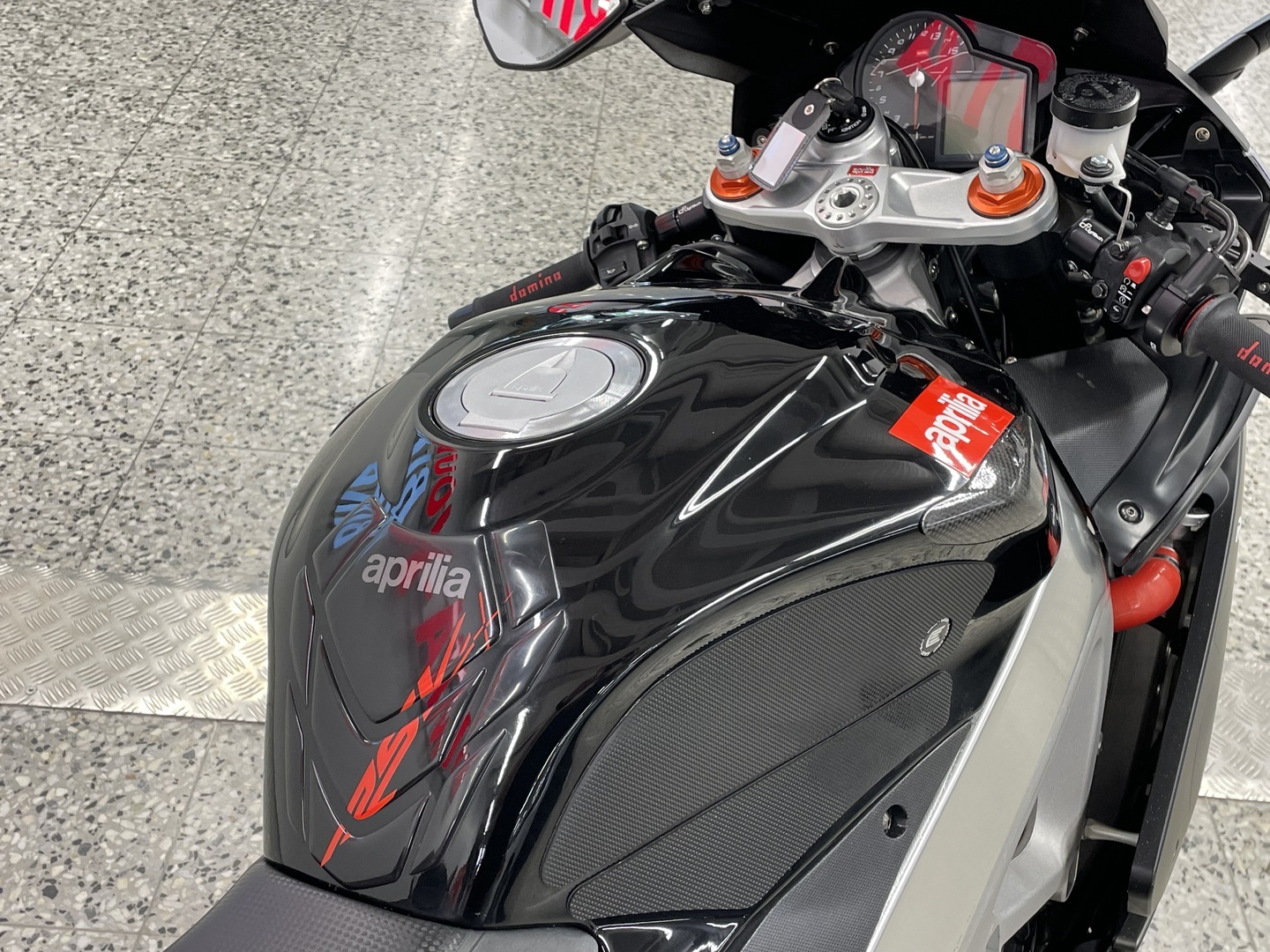APRILIA RSV4 2011