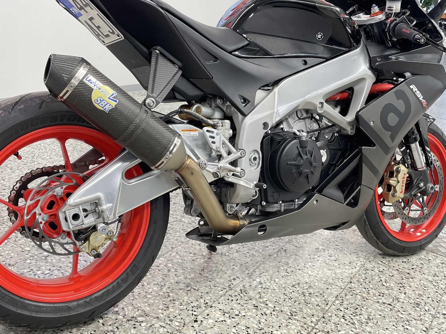 APRILIA RSV4 2011