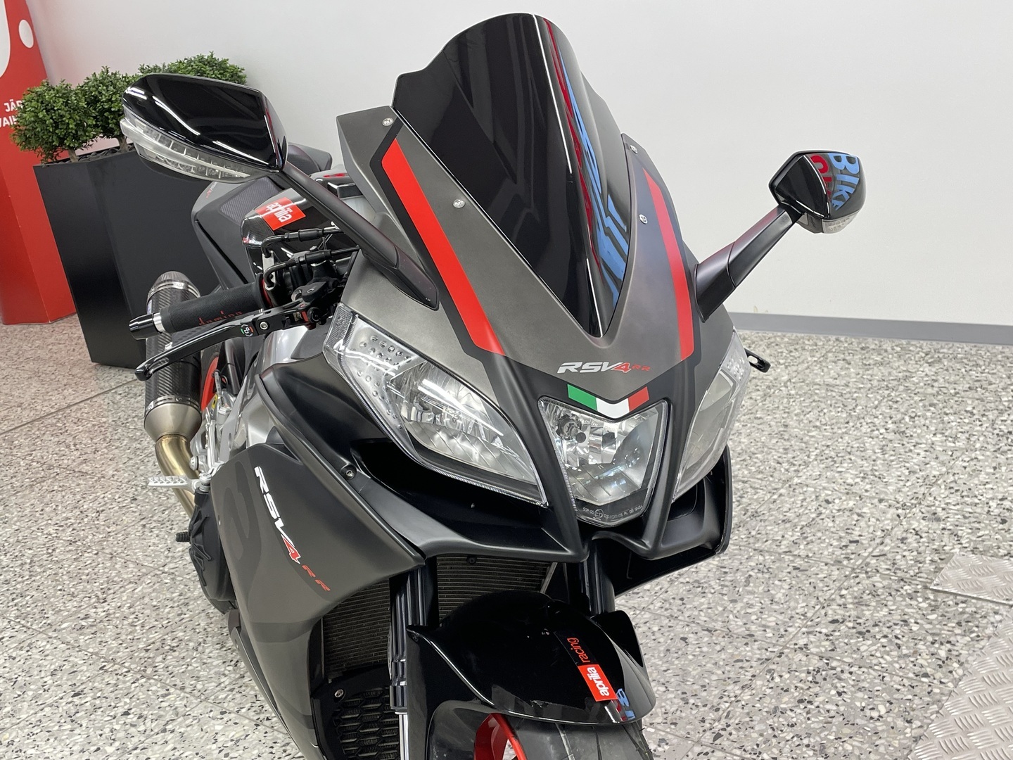 APRILIA RSV4 2011