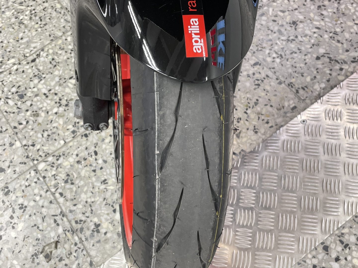APRILIA RSV4 2011