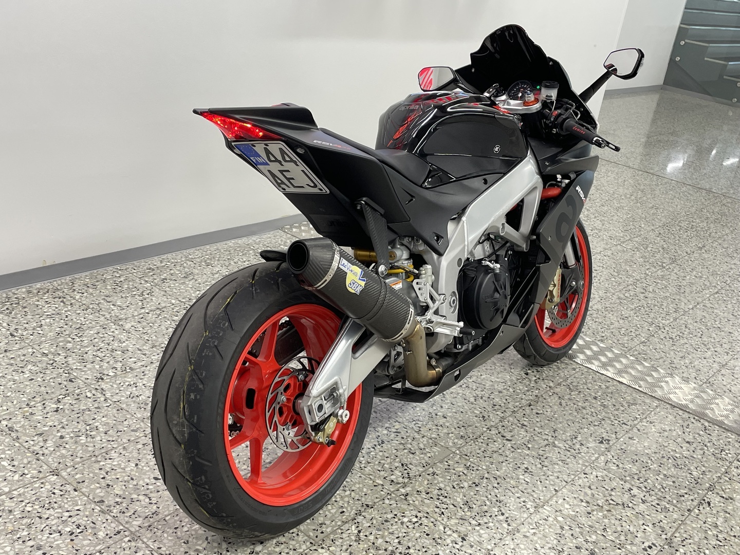 APRILIA RSV4 2011