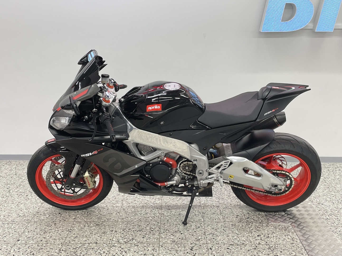 APRILIA RSV4 2011