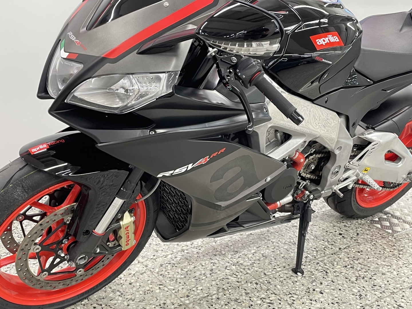 APRILIA RSV4 2011