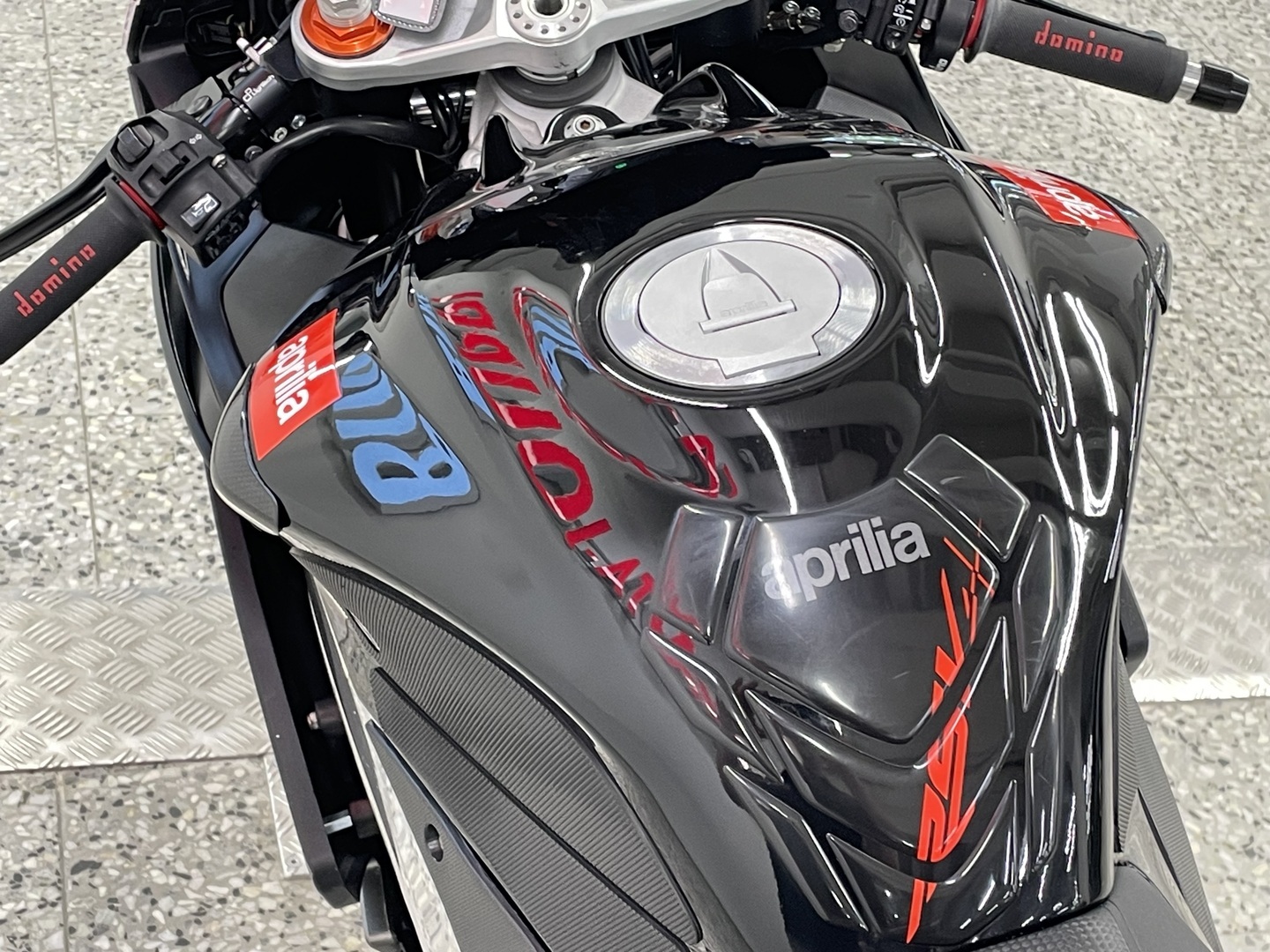 APRILIA RSV4 2011