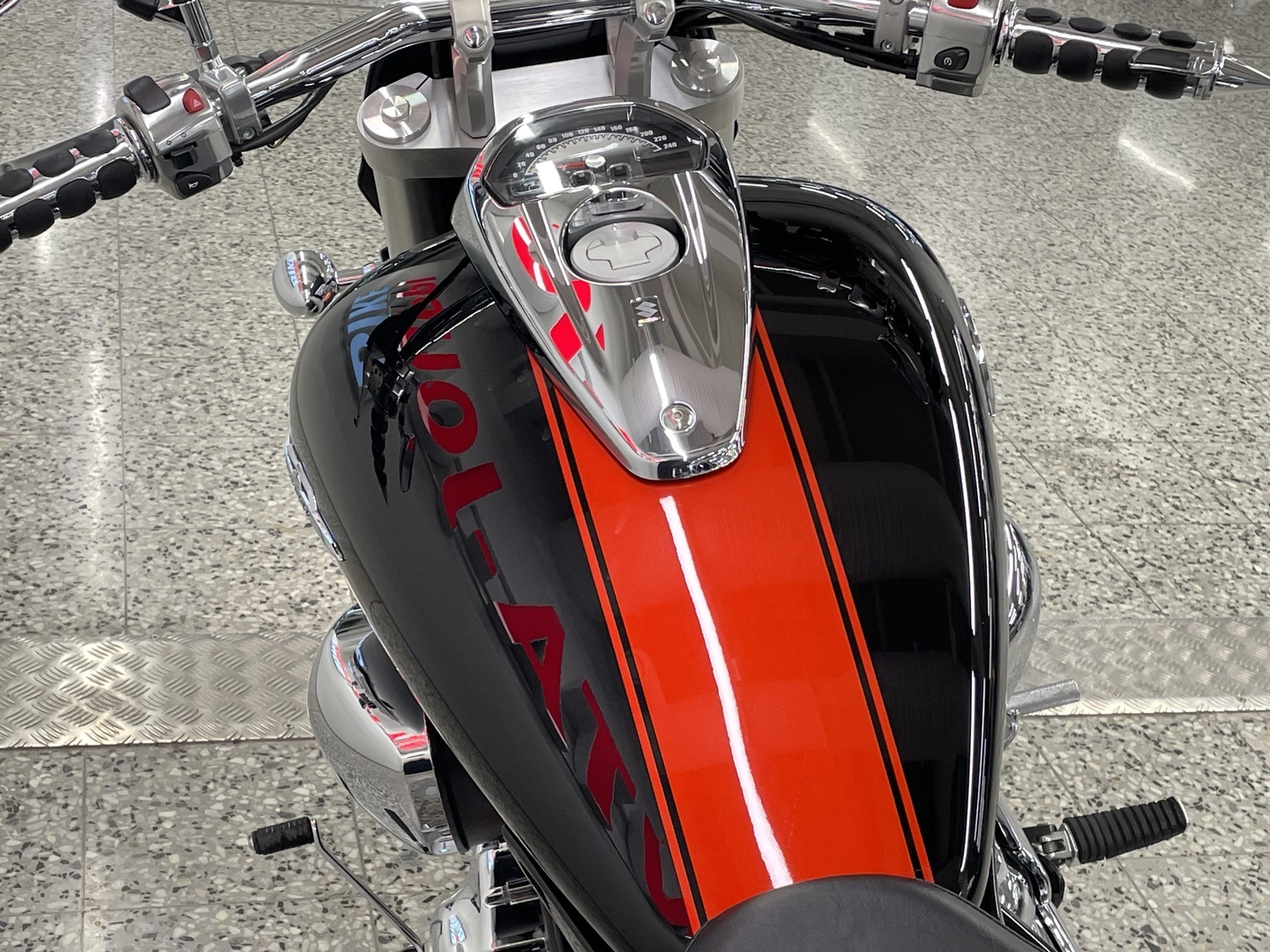 SUZUKI Intruder 2012