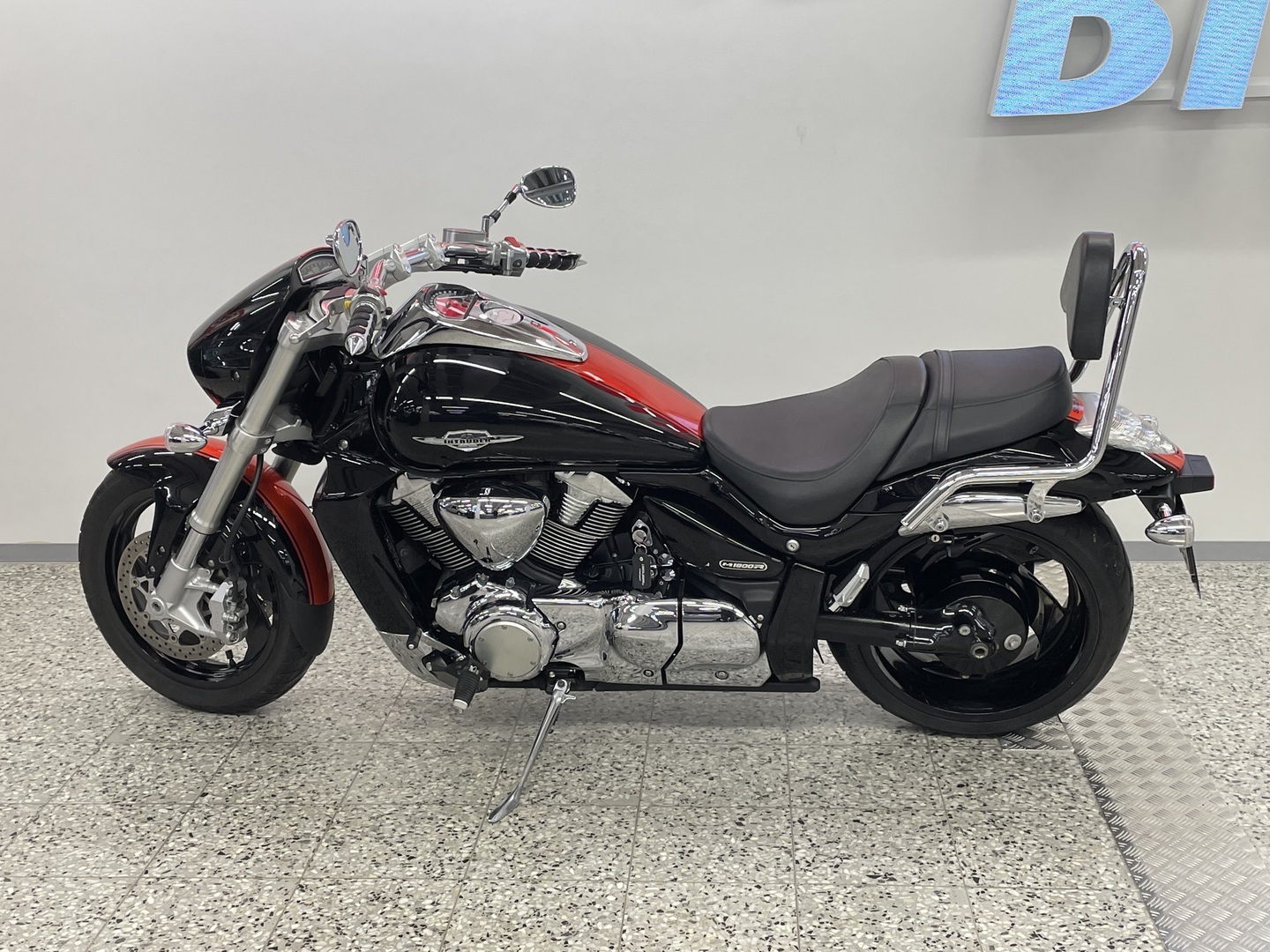 SUZUKI Intruder 2012