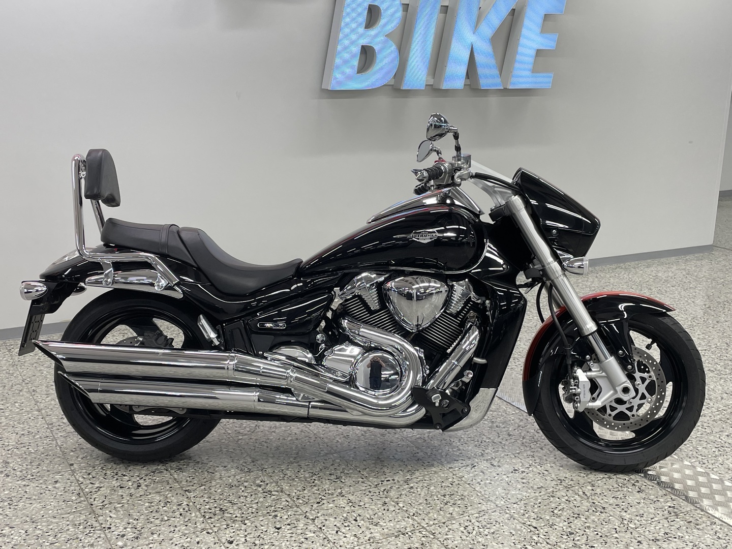 SUZUKI Intruder 2012