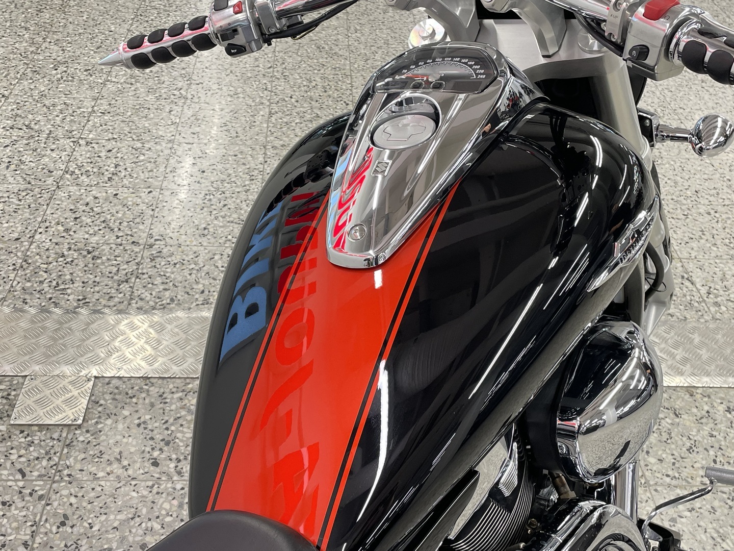 SUZUKI Intruder 2012