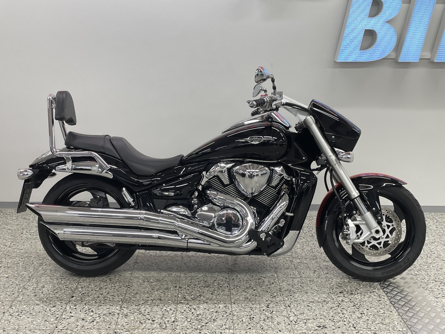 SUZUKI Intruder 2012