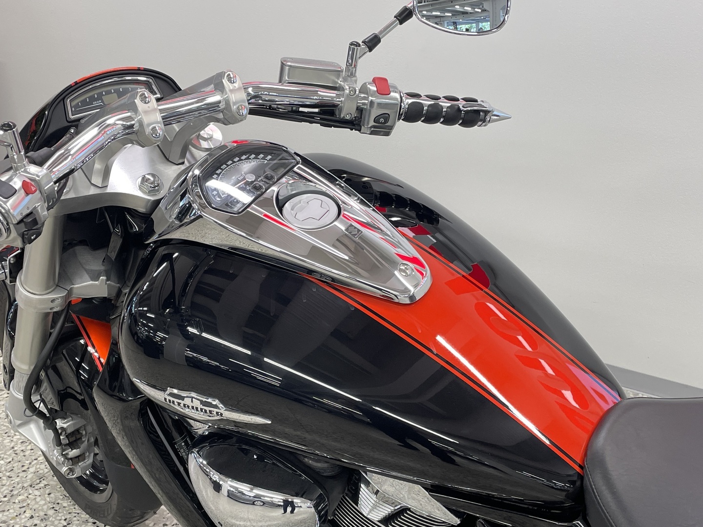 SUZUKI Intruder 2012