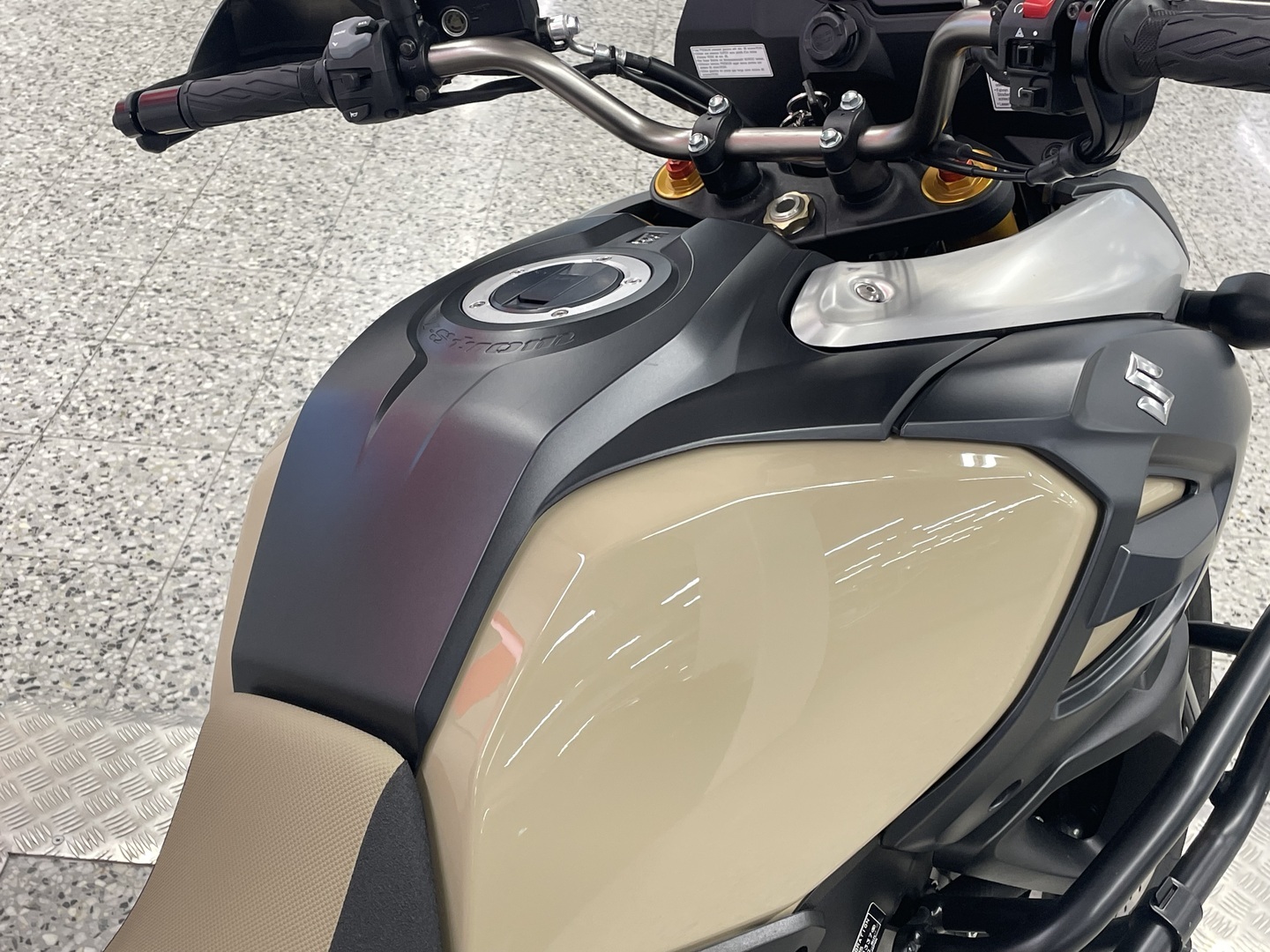 SUZUKI DL 2014