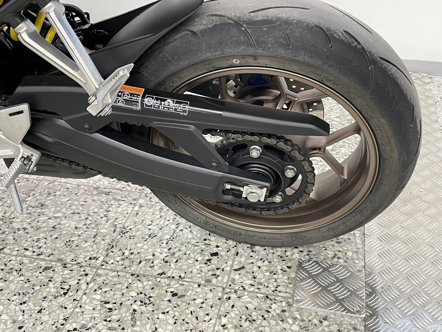 HONDA CB 2023