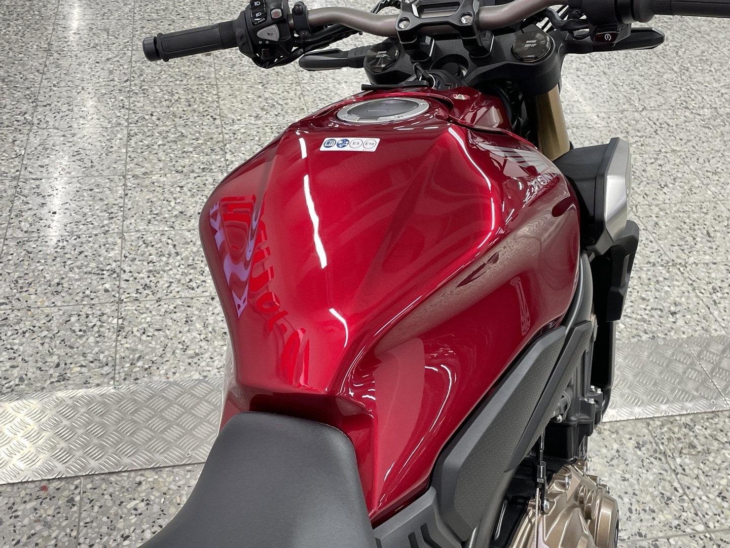 HONDA CB 2023