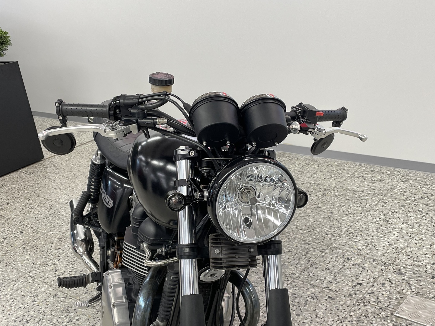 TRIUMPH Bonneville 2011