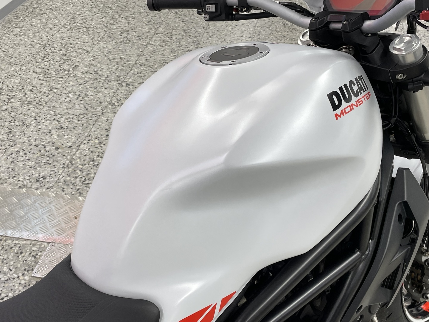 DUCATI MONSTER 2019