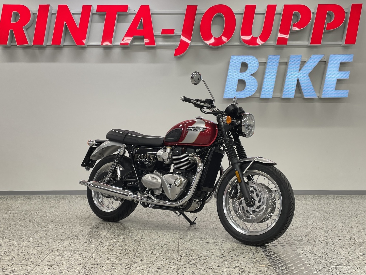 TRIUMPH BONNEVILLE 2024