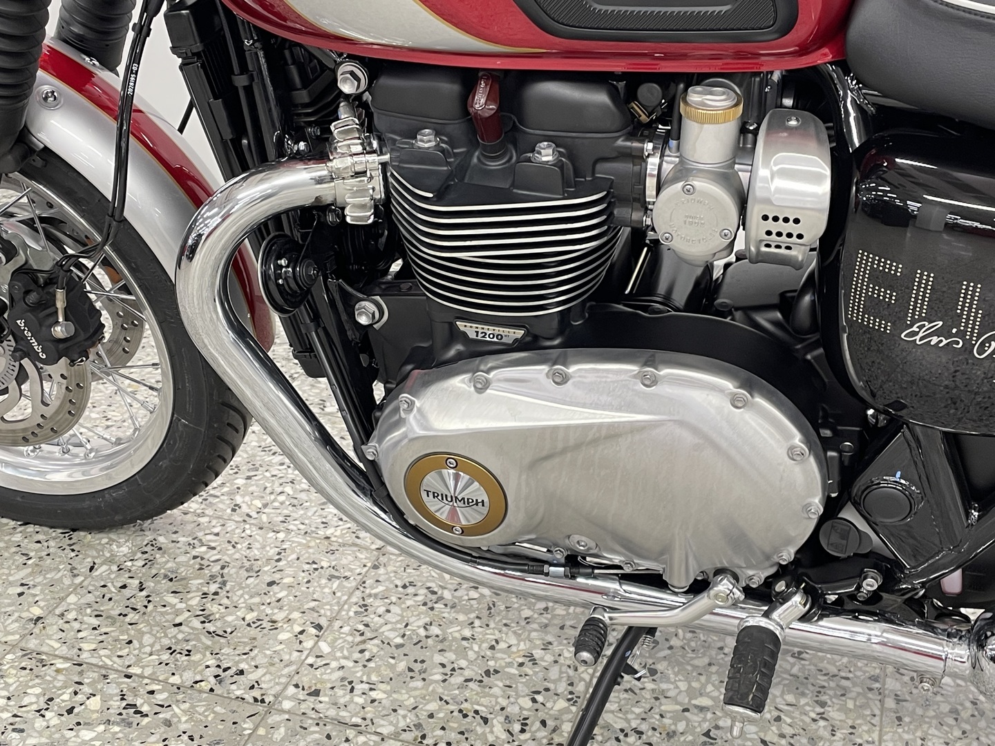 TRIUMPH BONNEVILLE 2024
