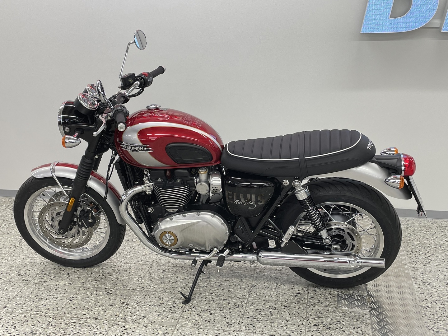 TRIUMPH BONNEVILLE 2024