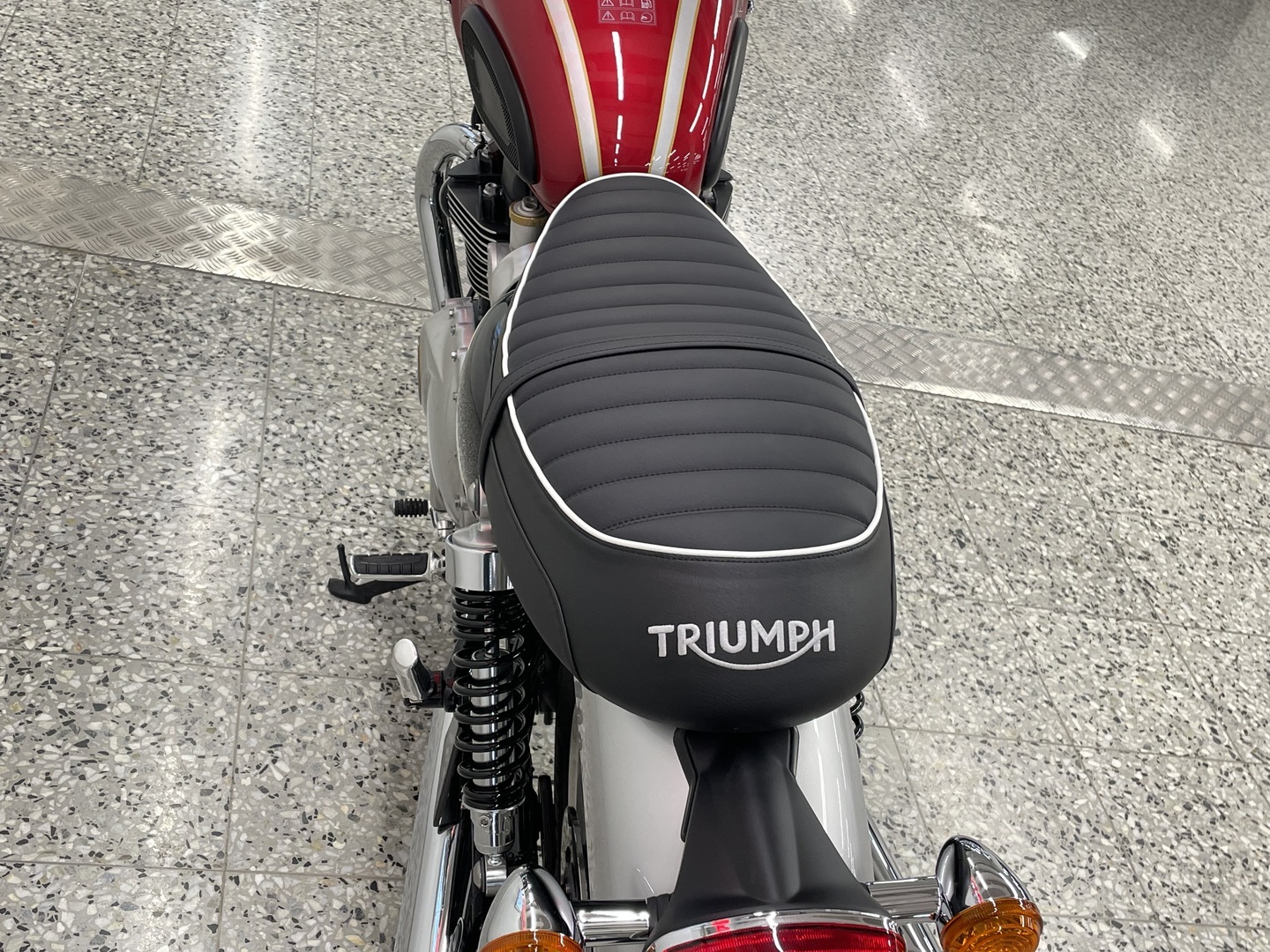 TRIUMPH BONNEVILLE 2024