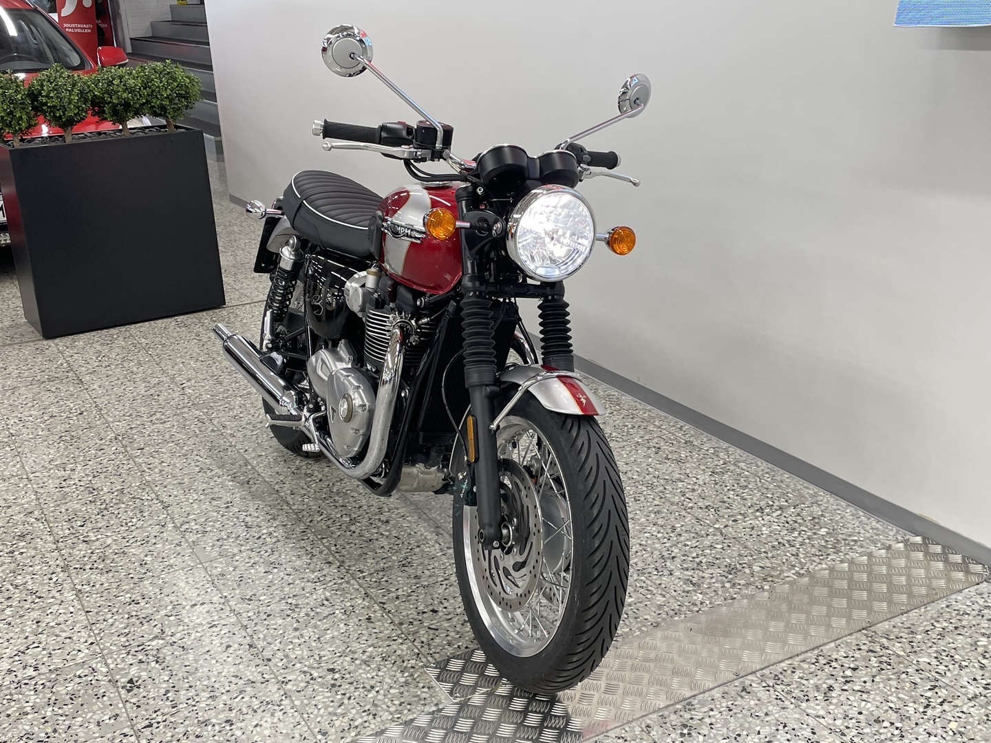 TRIUMPH BONNEVILLE 2024