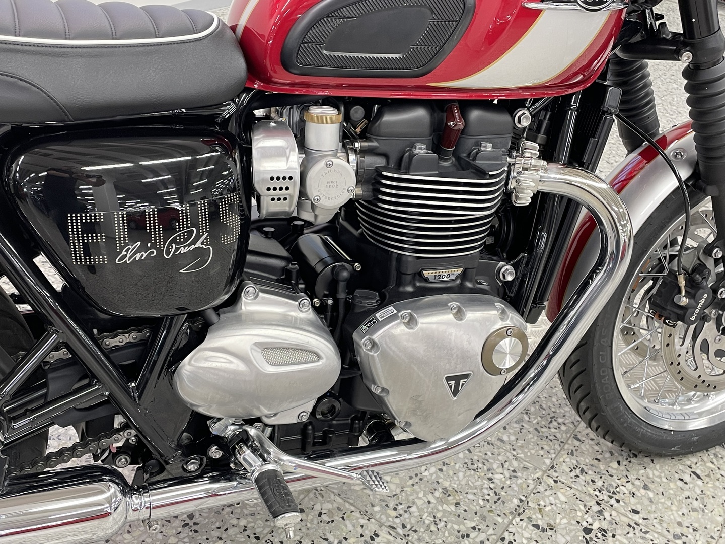 TRIUMPH BONNEVILLE 2024