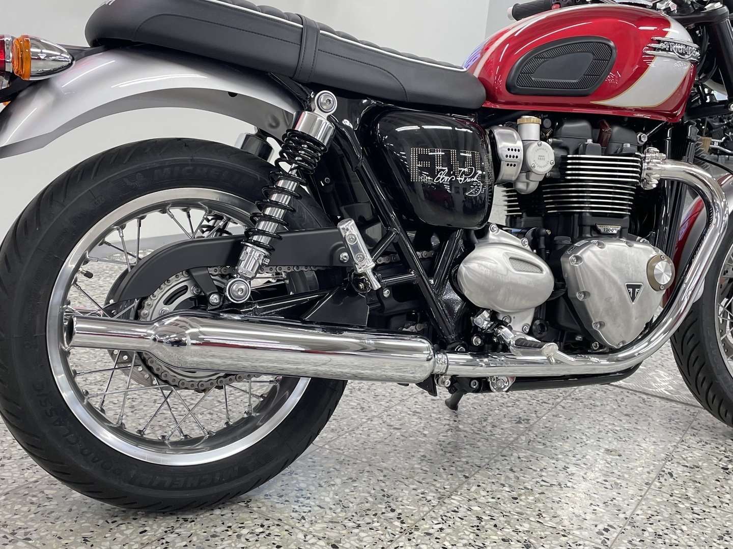 TRIUMPH BONNEVILLE 2024