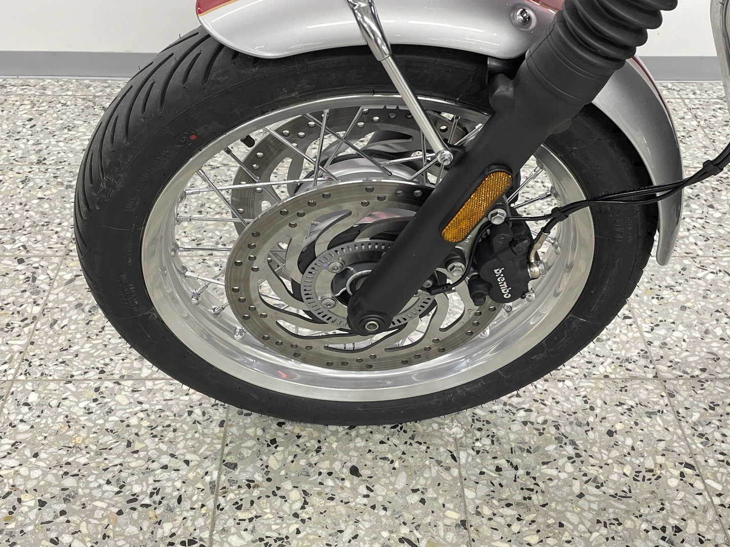 TRIUMPH BONNEVILLE 2024